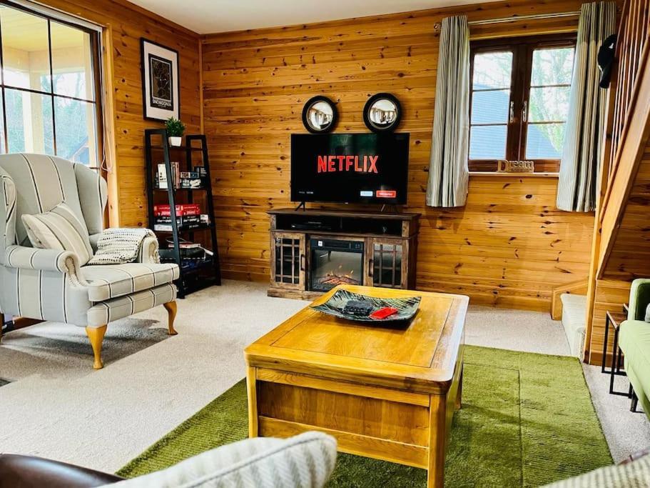 Artro Lodge Luxury 3 Bedroom, 3 Bathroom & Hot Tub Llanbedr  Exterior photo