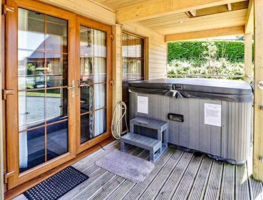 Artro Lodge Luxury 3 Bedroom, 3 Bathroom & Hot Tub Llanbedr  Exterior photo