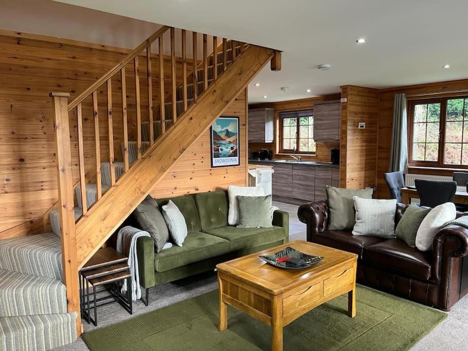 Artro Lodge Luxury 3 Bedroom, 3 Bathroom & Hot Tub Llanbedr  Exterior photo